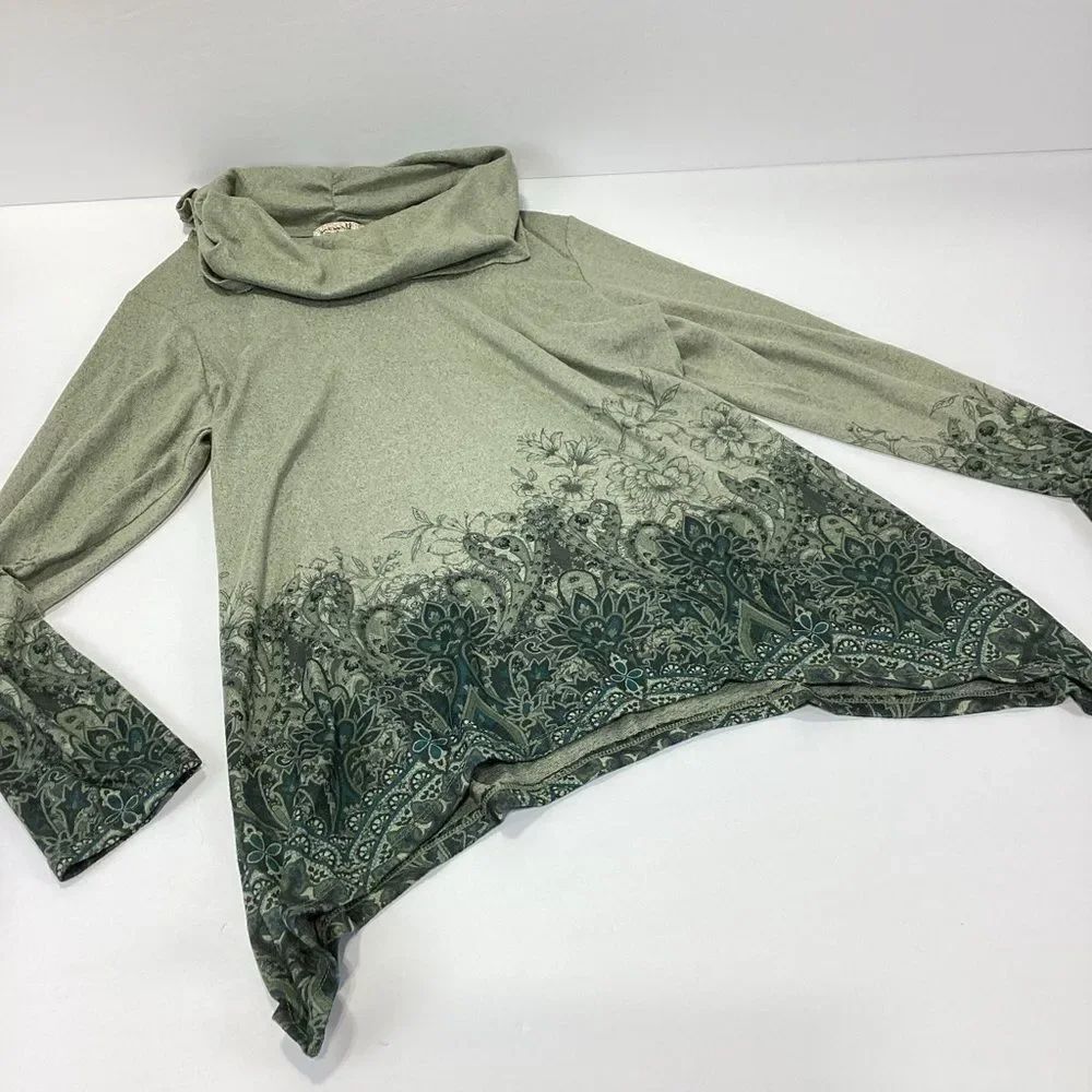 One World Brand Cowl Neck Long Sleeve Top Shark Bite Scarf Style Sides Floral L